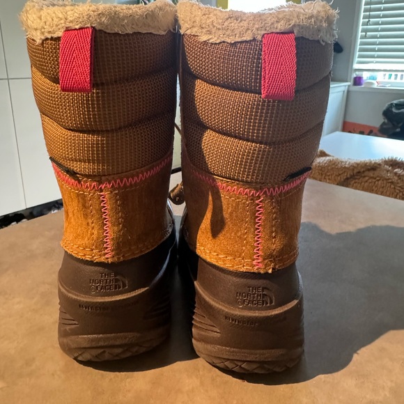 Size 13 The North Face winter/snow boots. - Picture 2 of 6